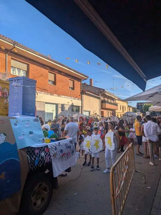 desfile de carrozas de Quiruelas de Vidriales (22)