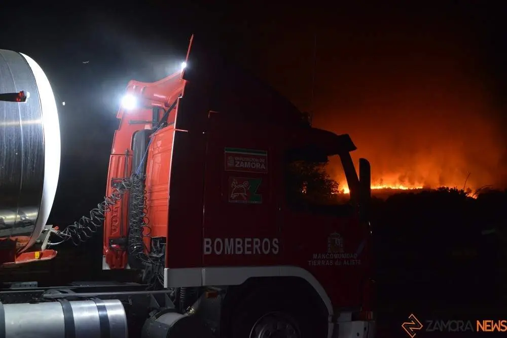 incendio fuego trabazos _112. imagen de archivo