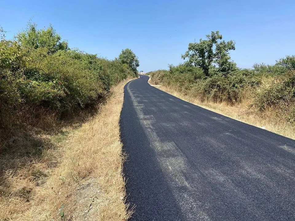 Carretera restaurada. Municipio de Rabanales