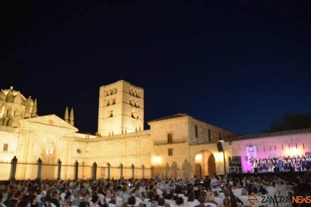 Sweet Charity Choir_5