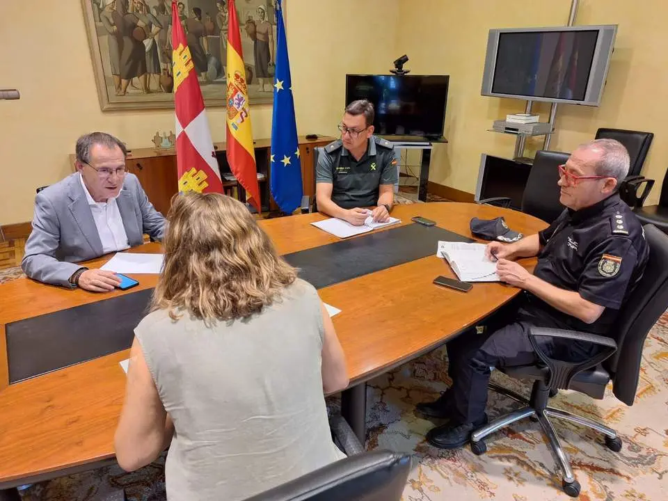 Reunion fin agosto Policia Nacional y Guardia Civil