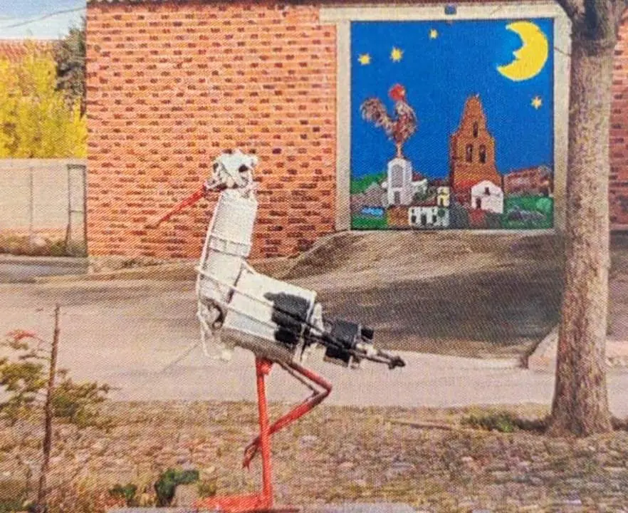 Escultura de una cigüeña robada en Vega de Santa María