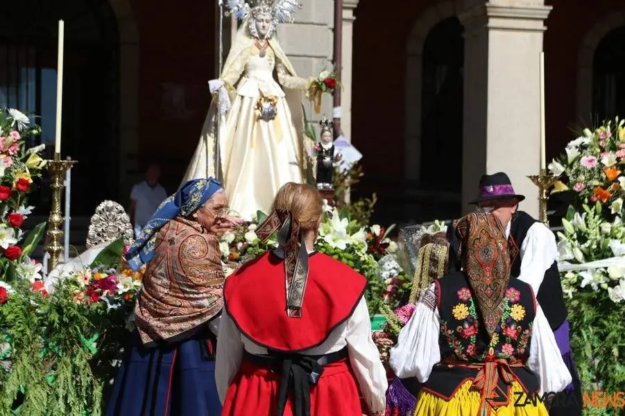 ofrenda floral Virgen de la Concha 