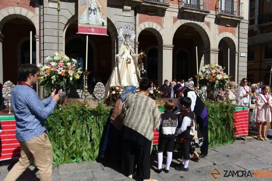 ofrenda floral Virgen de la Concha _25