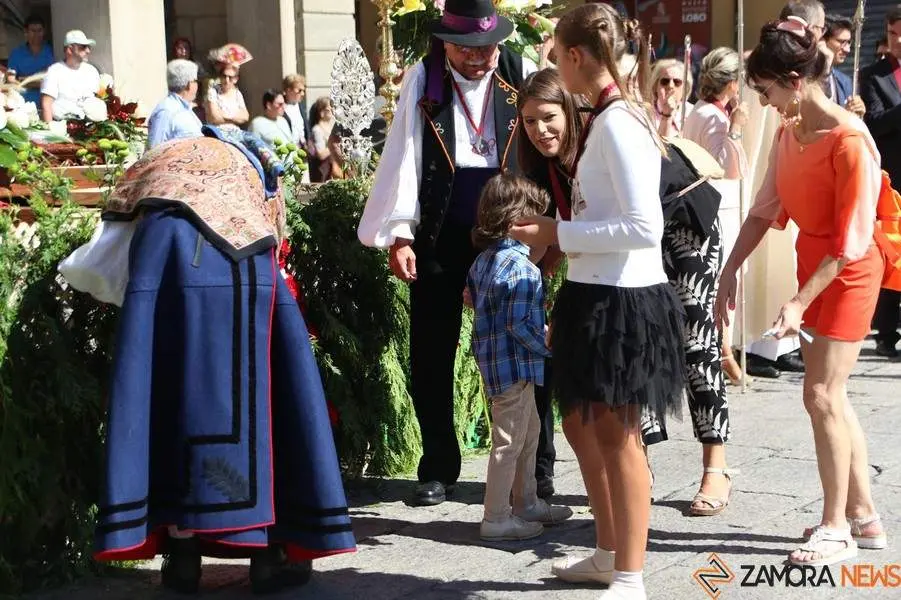 ofrenda floral Virgen de la Concha _30