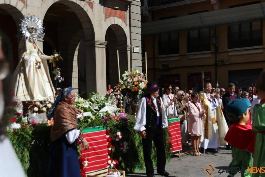 ofrenda floral Virgen de la Concha _40