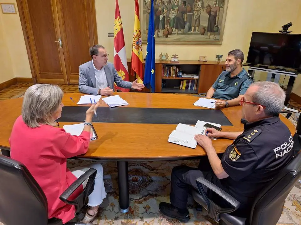 Reunión de coordinación semanal con las FCSE