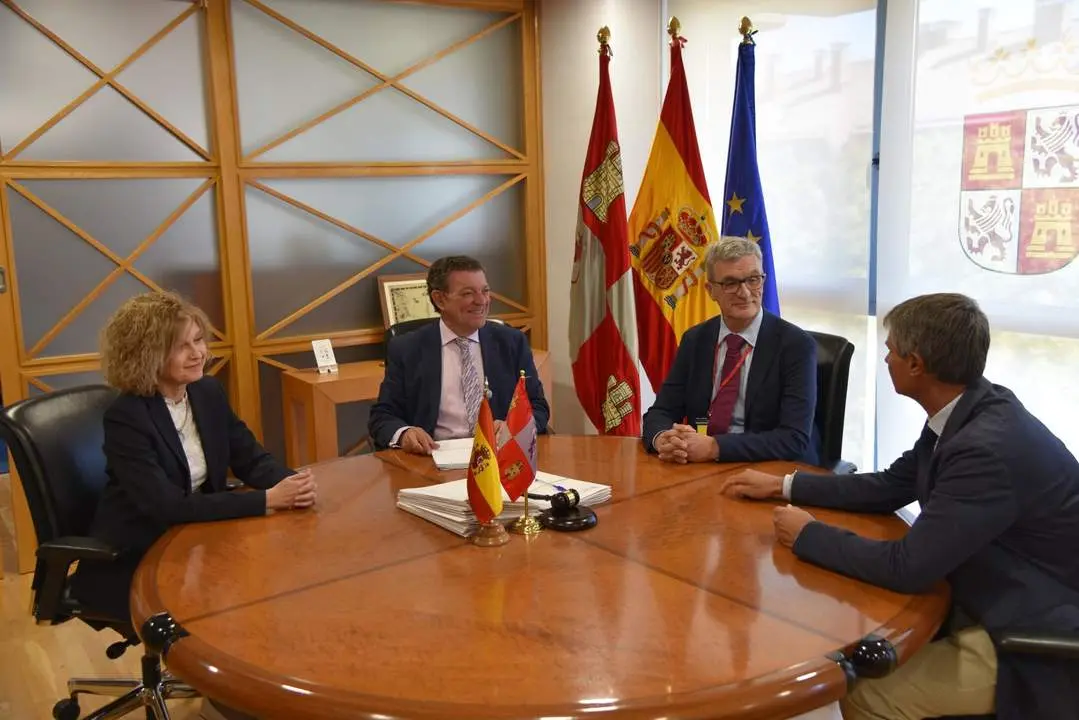 reunión entre La Junta y la Autoridad Independiente