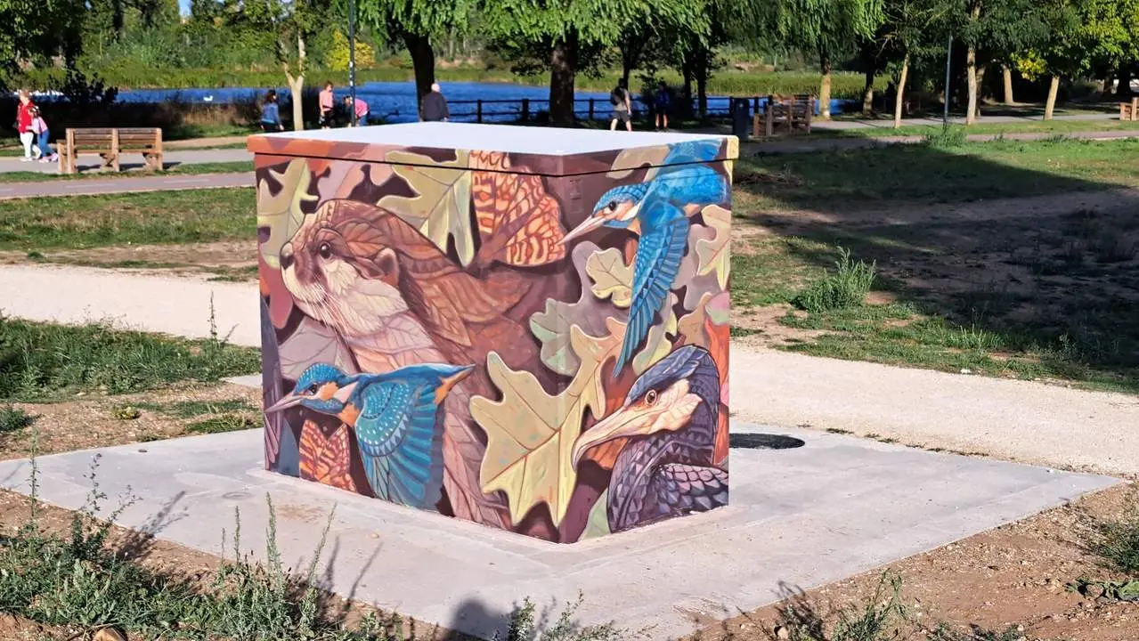 2024-09-20.- Centro de transformación pintado por artista local
