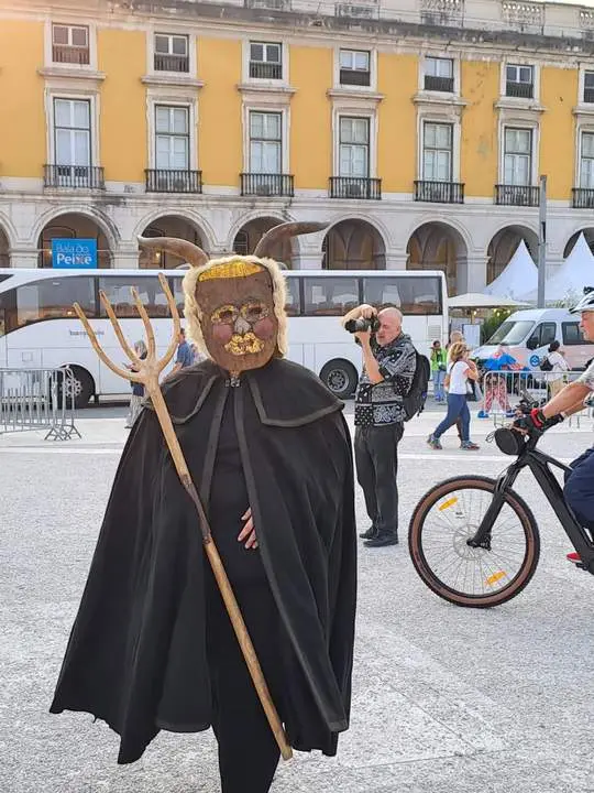 Los Antruejos de Villanueva de Valrojo en el Festival Internacional de la Máscara Ibérica en Lisboa (11)