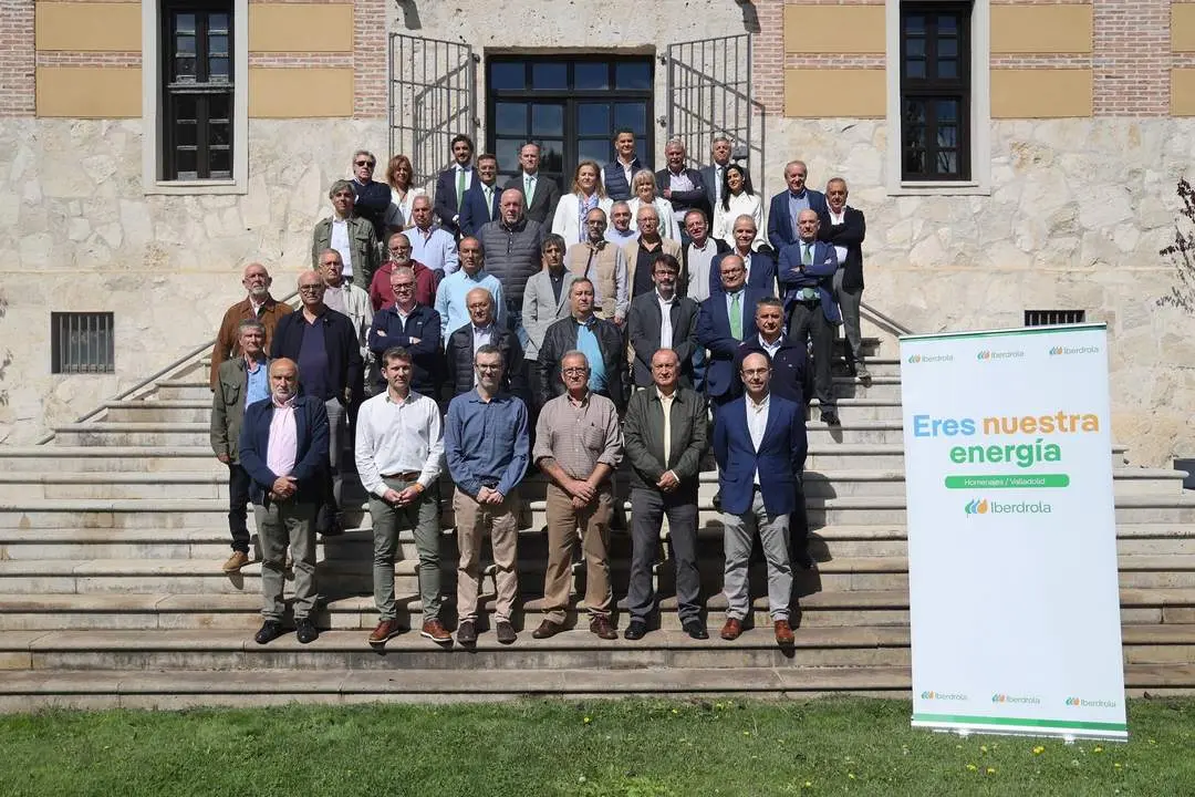 Foto de familia de los empleados de Iberdrola homenajeados