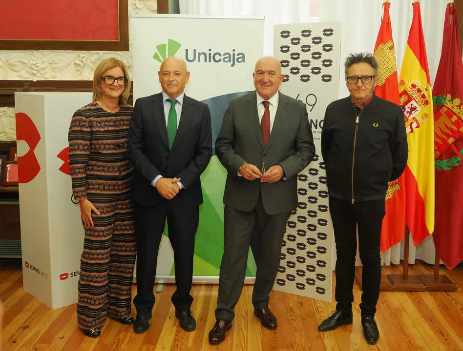 20241002. VALLADOLID. Firma del convenio de colaboración entre las Seminci y el Ayuntamiento de Valladolid. En el acto ha participado José Luis Cienfuegos, director de la Seminci, Fernando Ríos, director de comunicación de Unicaja, María José Ribera directora de comunicación regional de Unicaja y el alcalde de Valladolid Jesús julio Carnero. PHOTOGENIC.