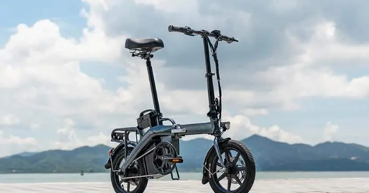 bicicleta eléctrica pequeña