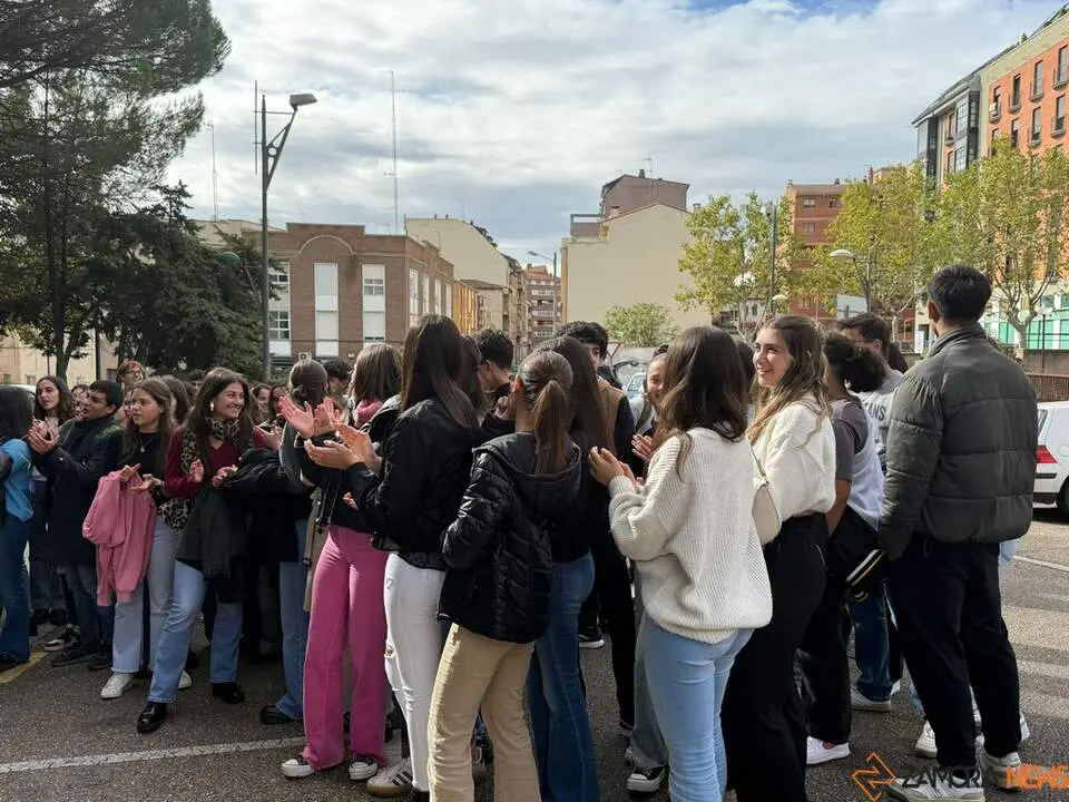 Estudiantes manifestandose EBAU
