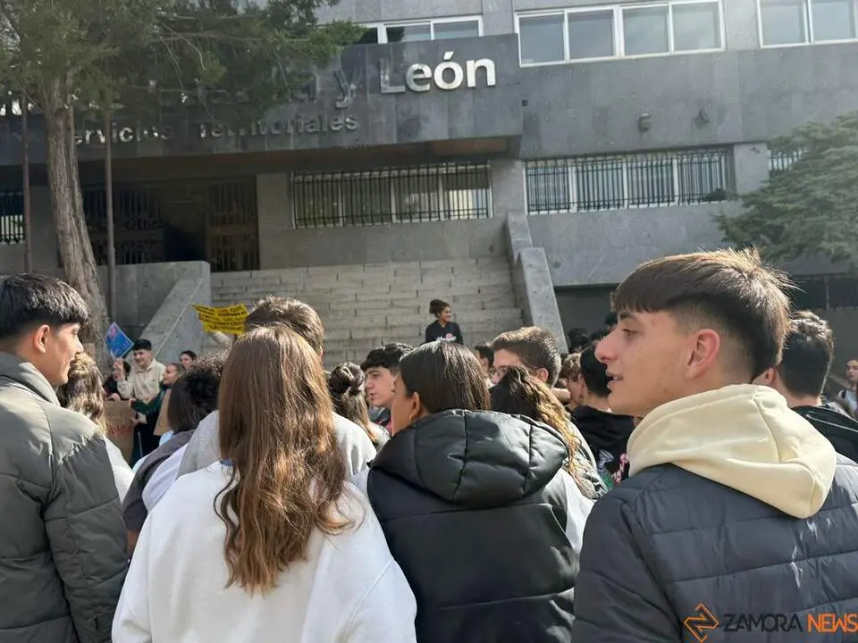 Estudiantes manifestandose EBAU_5