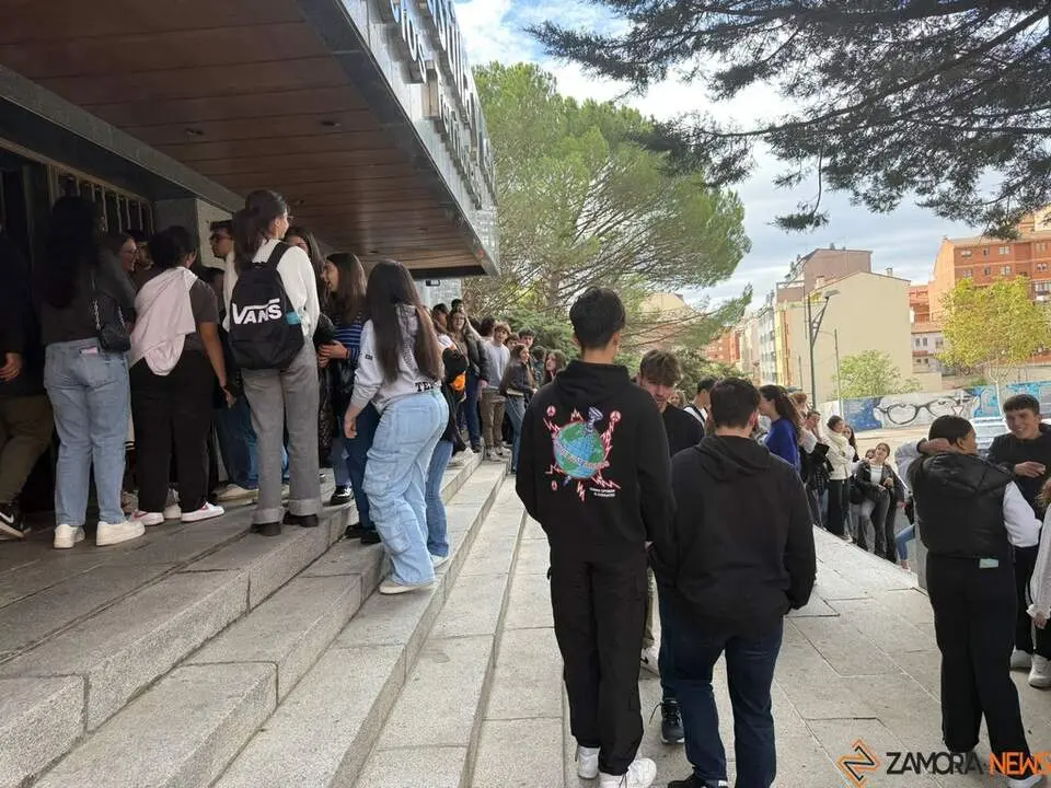 Estudiantes manifestandose EBAU_8