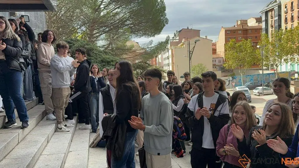 Estudiantes manifestandose EBAU_9