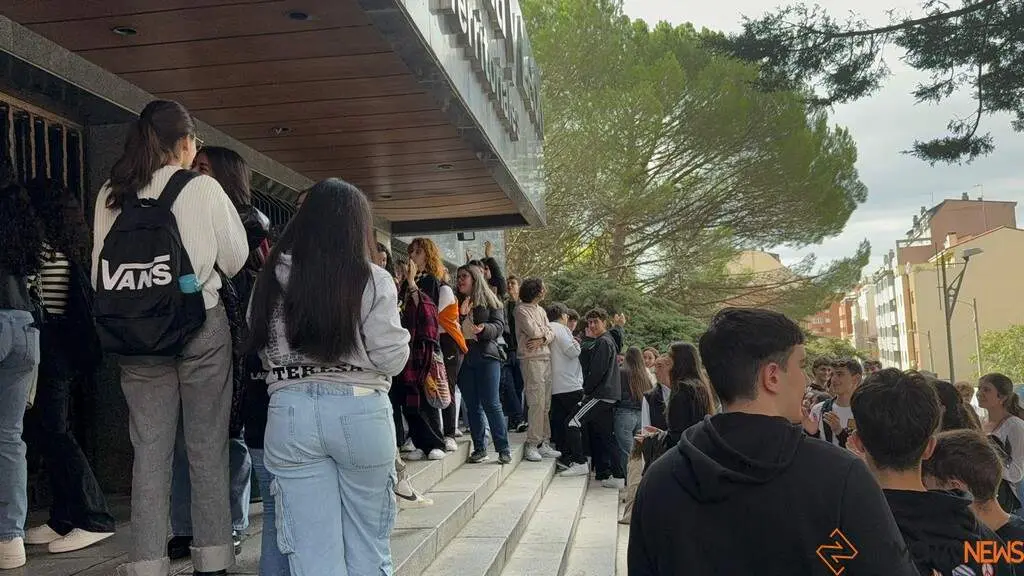 Estudiantes manifestandose EBAU_10