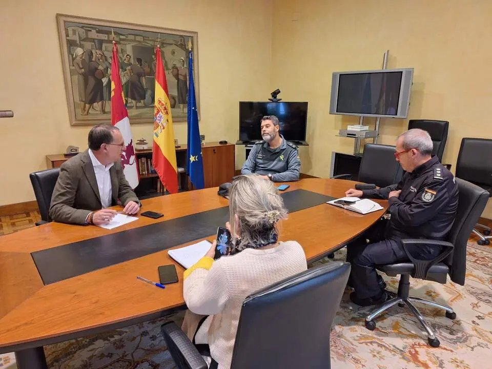 Reunión de coordinación semanal con las FCSE.
