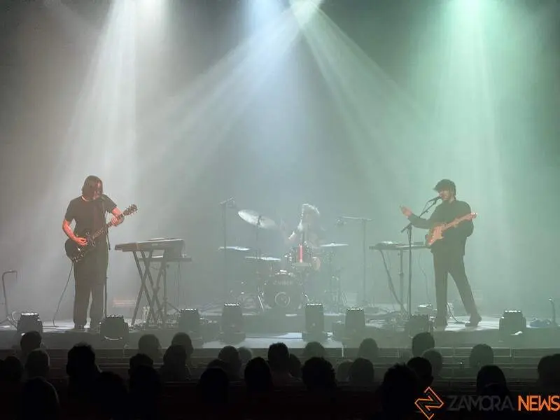 Son de Raíz en el teatro Ramos Carrión 