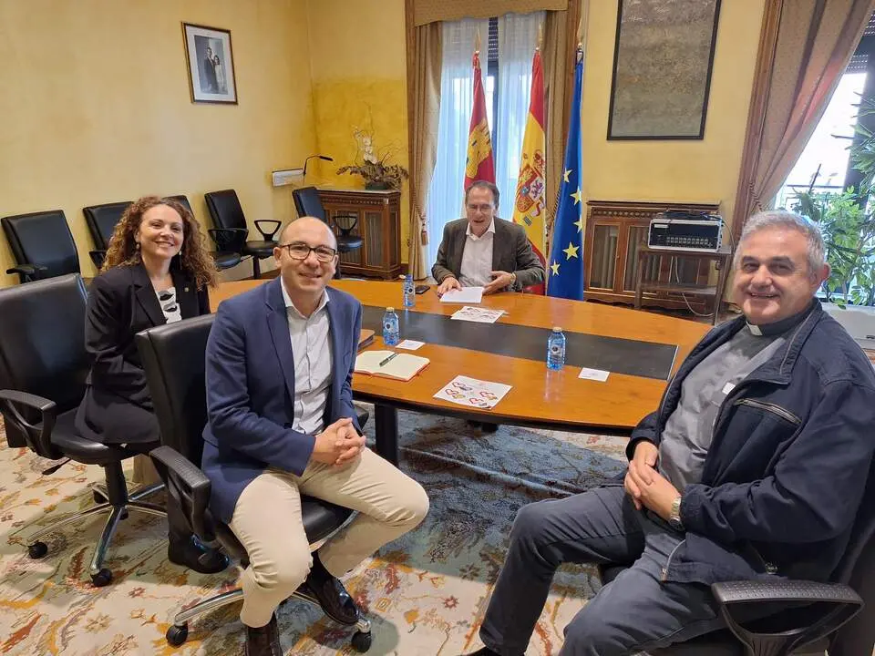 Ángel Blanco, ha recibido este jueves al nuevo delegado de Cáritas Diocesana