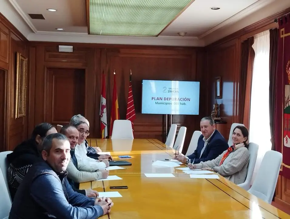 Javier Faúndez junto con alcaldes de la provincia
