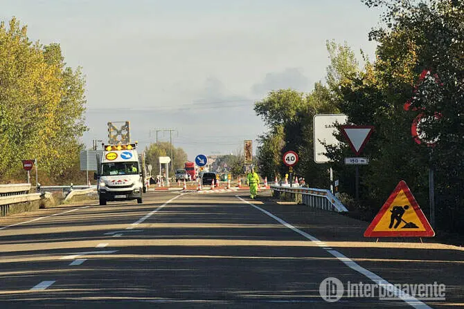 Comienzan las obras para reducir la siniestralidad en la polémica rotonda de San Cristóbal de Entreviñas. IMAGEN INTERBENAVENTE