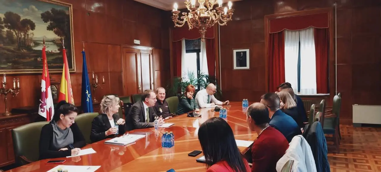 presentación de la nueva Carta de Servicios a algunos de los servicios de la Administración General del Estado en la provincia no integrados en la Subdelegación del Gobierno