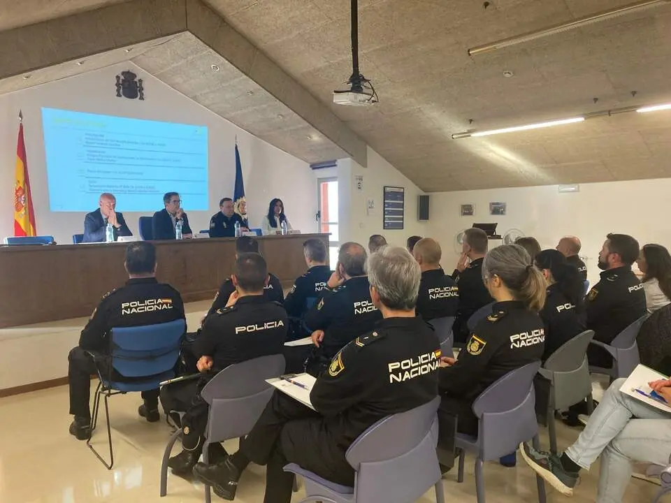 2024-10-23.- Iberdrola forma a una veintena de agentes de Policía Nacional de Ávila