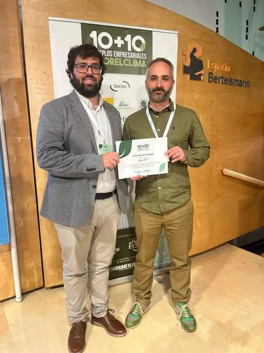 2024-10-24.- Romero y Meléndez ,recogen el reconocimiento a Iberdrola