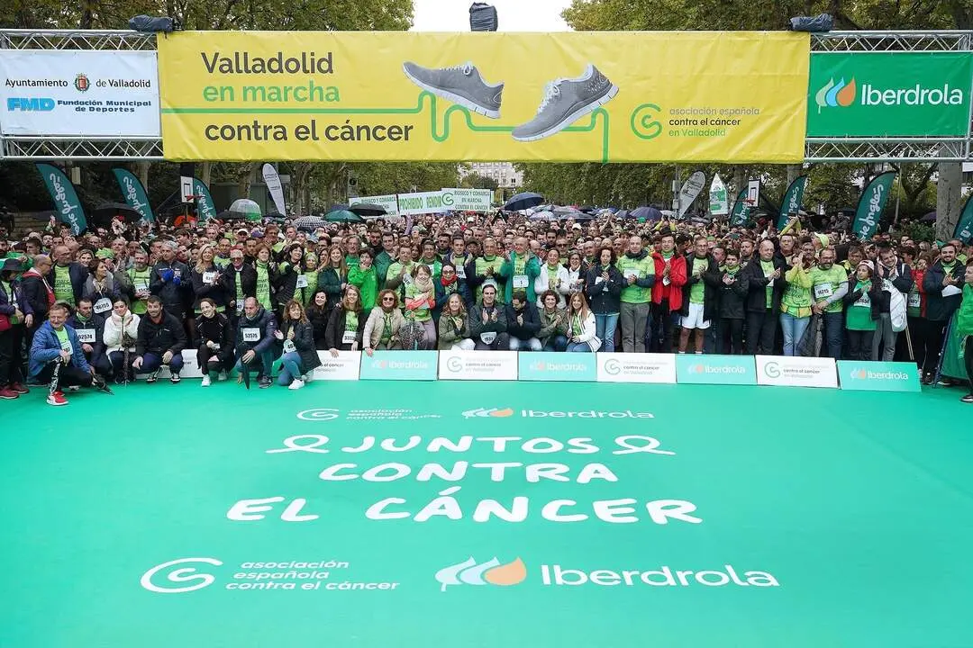 2024-10-27.- Pistoletazo de salida con las autoridades en la XIII Marcha Valladolid contra el cáncer