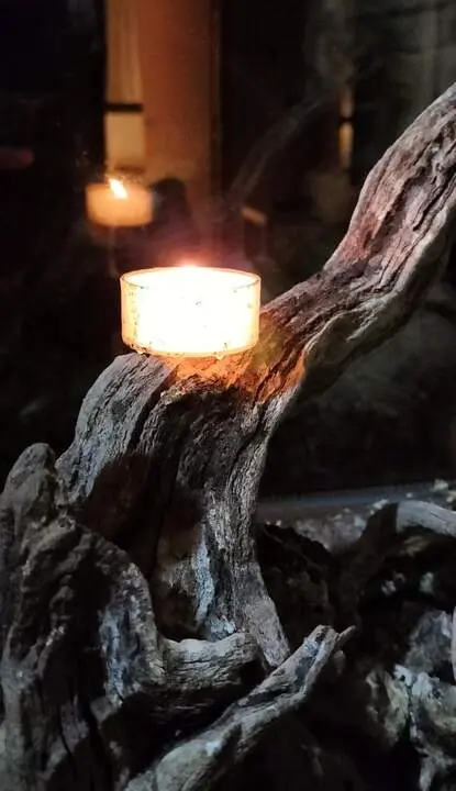 colocación de velas en Los Santos para homenajear a los difuntos sanabria
