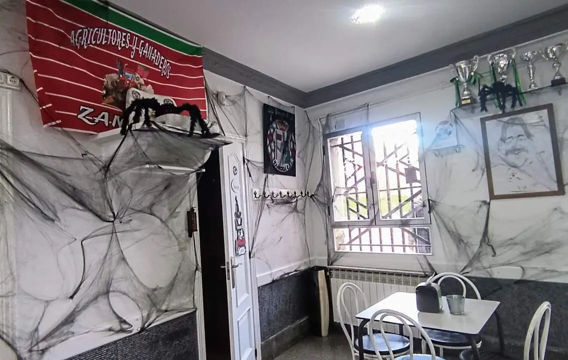 establecimientos decorados de Halloween  (2)