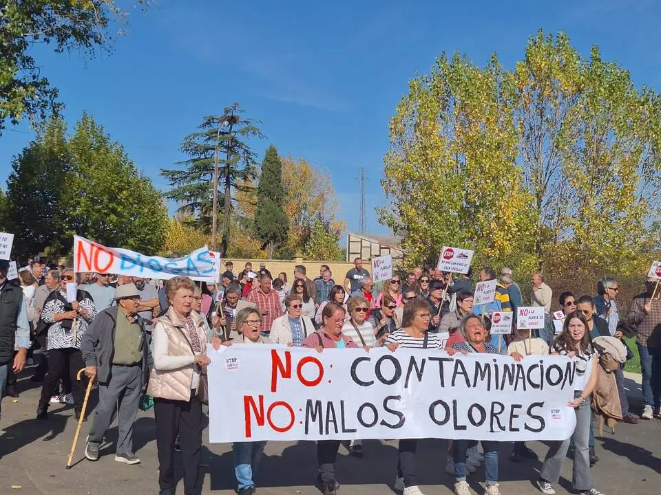 manifestación contra la planta de biogás en Santibáñez de Vidriales  (1)