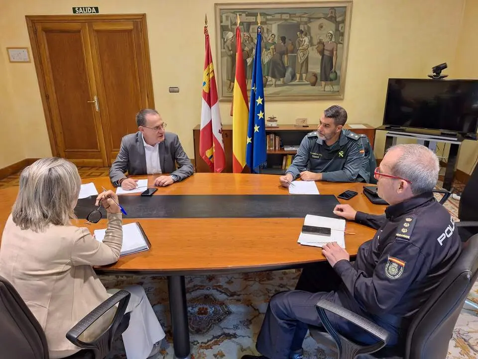 Reunión de coordinación semanal con las FCSE.
