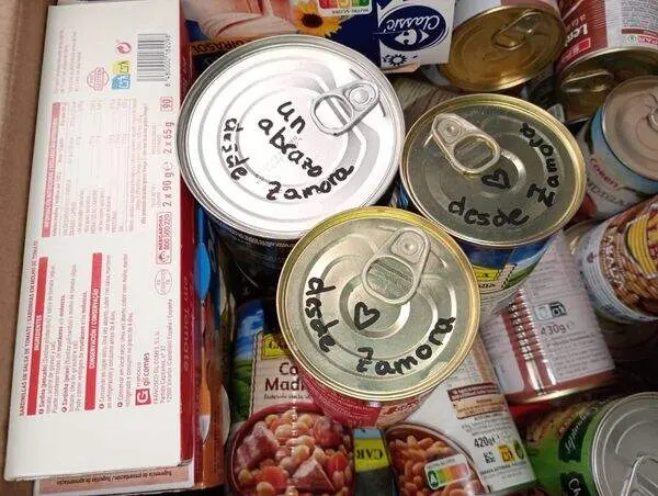 Mensajes en latas