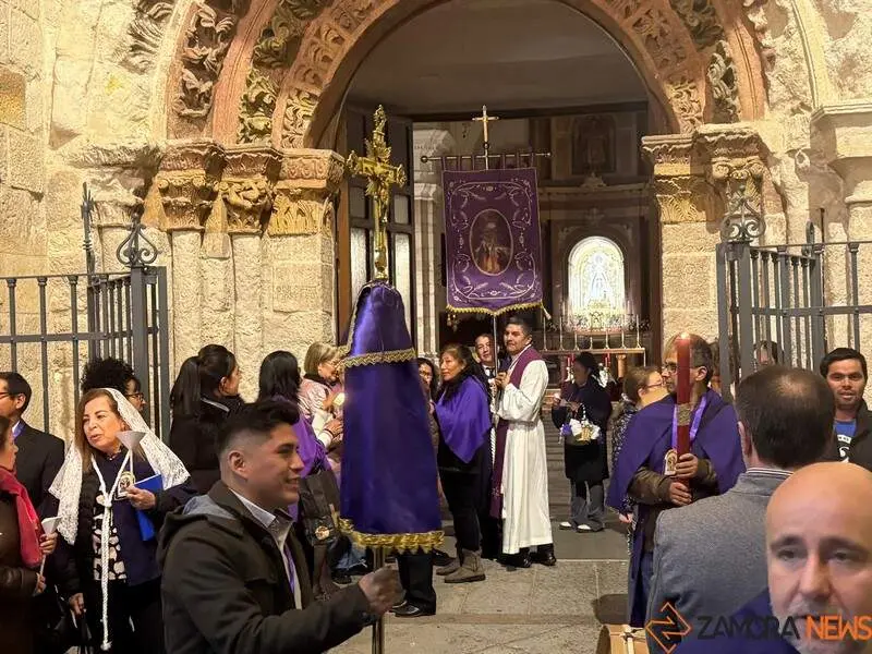 La Hermandad del Se&ntilde;or de los Milagros Traslada su Imagen_4