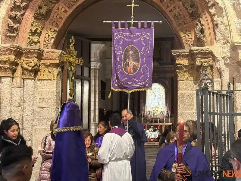 La Hermandad del Se&ntilde;or de los Milagros Traslada su Imagen_5