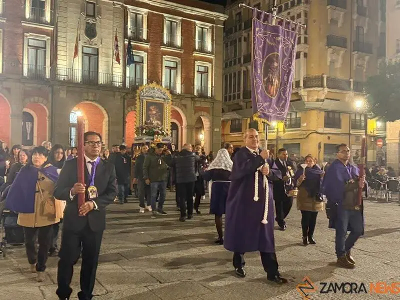 La Hermandad del Señor de los Milagros Traslada su Imagen_10