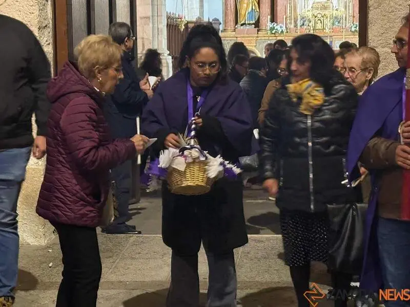 La Hermandad del Se&ntilde;or de los Milagros Traslada su Imagen_21