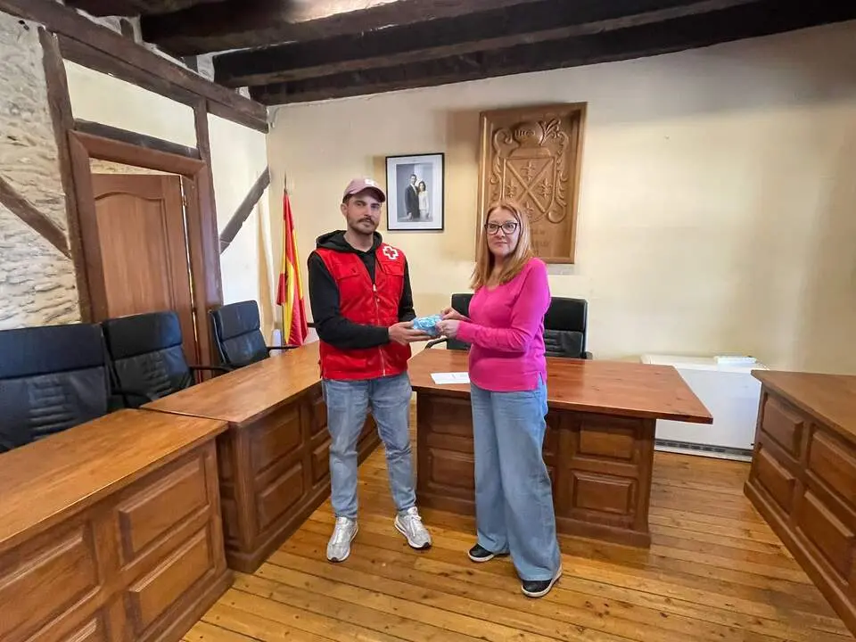 El Ayuntamiento de Puebla de Sanabria hace entrega a Cruz Roja del dinero recaudado en el Magosto Solidario