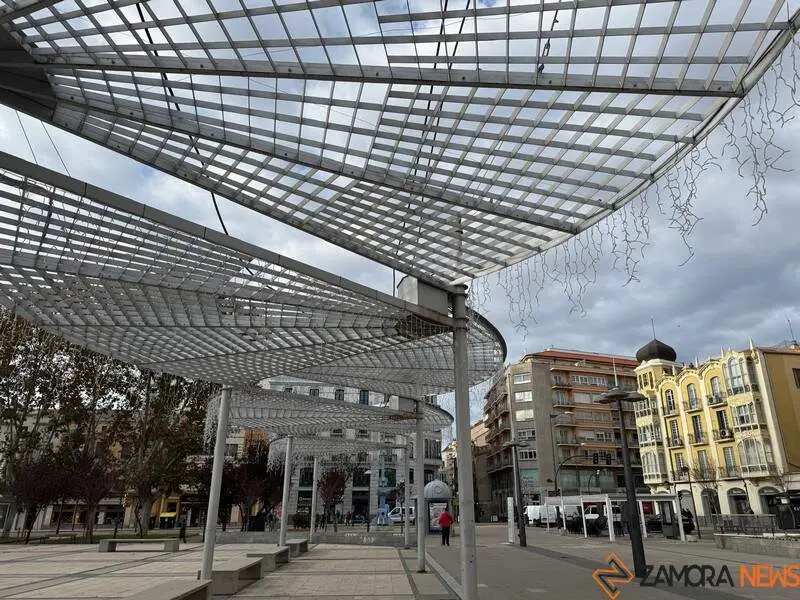 adornos navideños en la Plaza de la Marina 