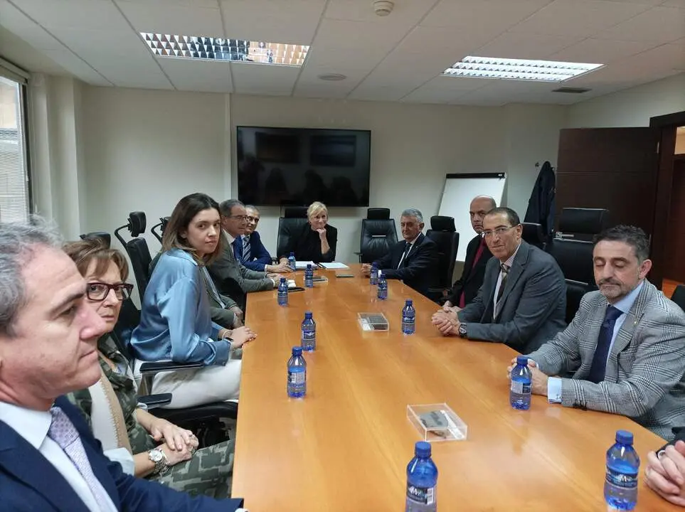 Graduados Sociales de CyL con la Consejera de empleo, Leticia Garcia, el director general de trabajo de CyL José Manuel Barrios y la Jefa del Servicio Territorial de Prevención de Riesgos de la JCyL