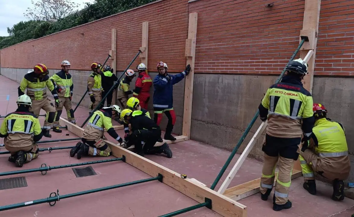 Bomberos Españoles y portugueses en la formación