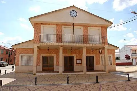 Arcos de la Polvorosa, Ayuntamiento
