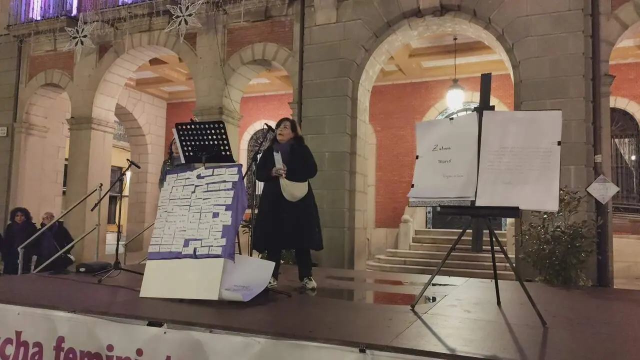 Homenaje a las víctimas de violencia de género en la Plaza mayor de Zamora