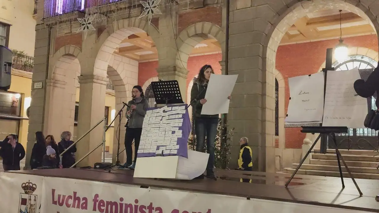Homenaje a las víctimas de violencia de género en la Plaza mayor de Zamora