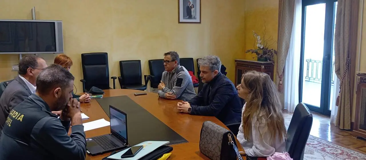 Ángel Blanco recibe a los vecinos de Morales del Vino