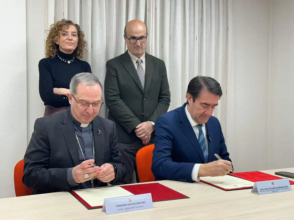 firma de convenio entre la diócesis y la Junta