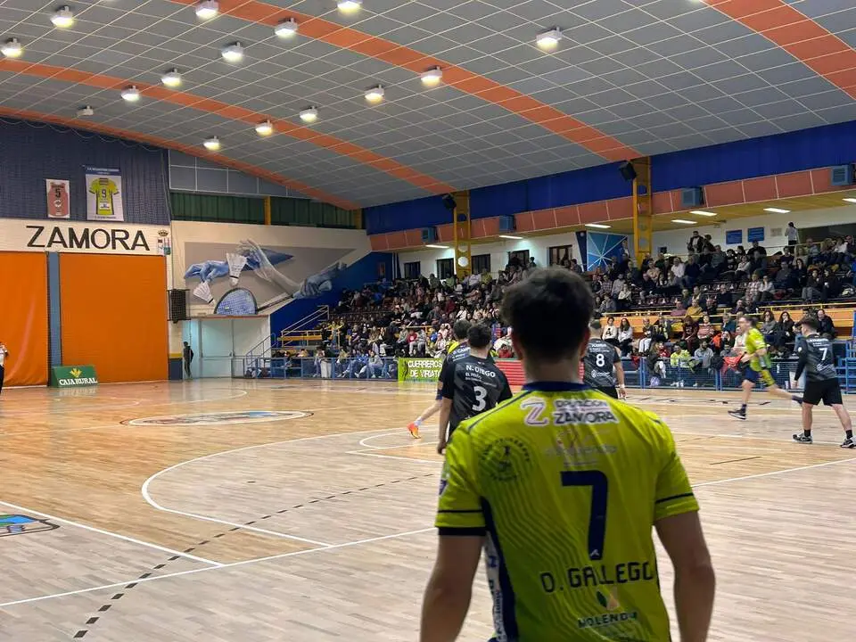 BM Zamora vs Camargo